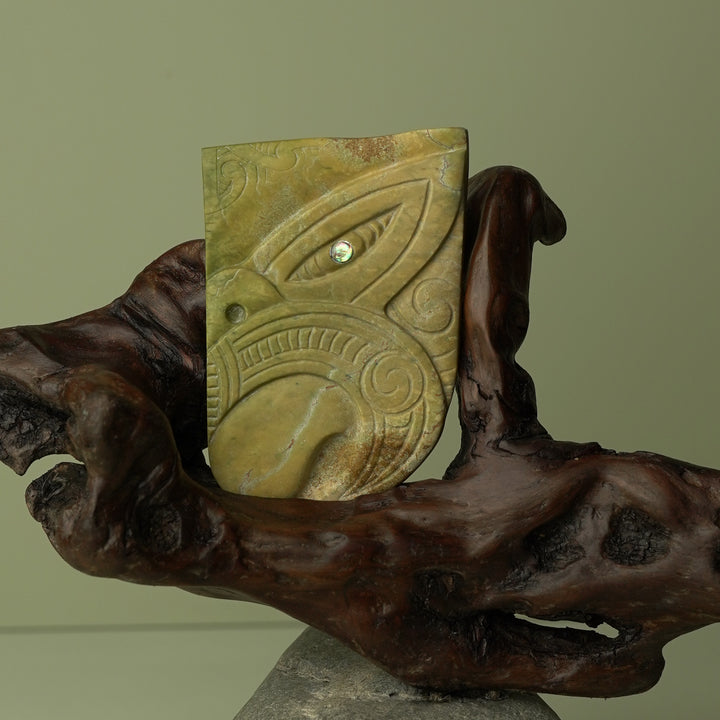 Wheku of Wisdom – Raukaraka Pounamu Sculpture