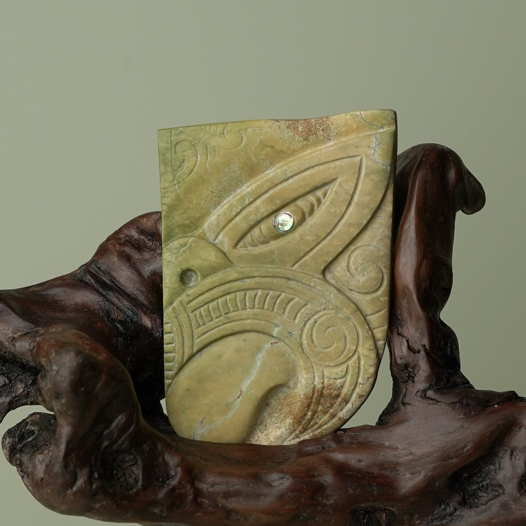 Wheku of Wisdom – Raukaraka Pounamu Sculpture