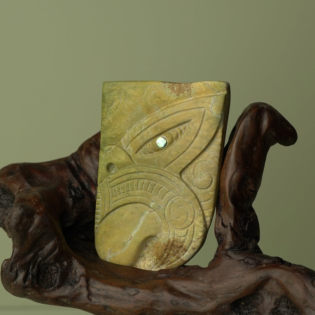 Wheku of Wisdom – Raukaraka Pounamu Sculpture