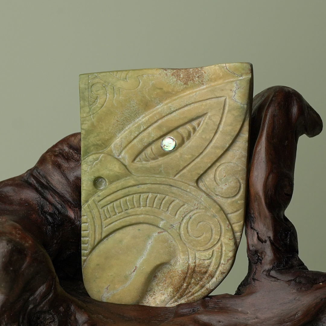 Wheku of Wisdom – Raukaraka Pounamu Sculpture