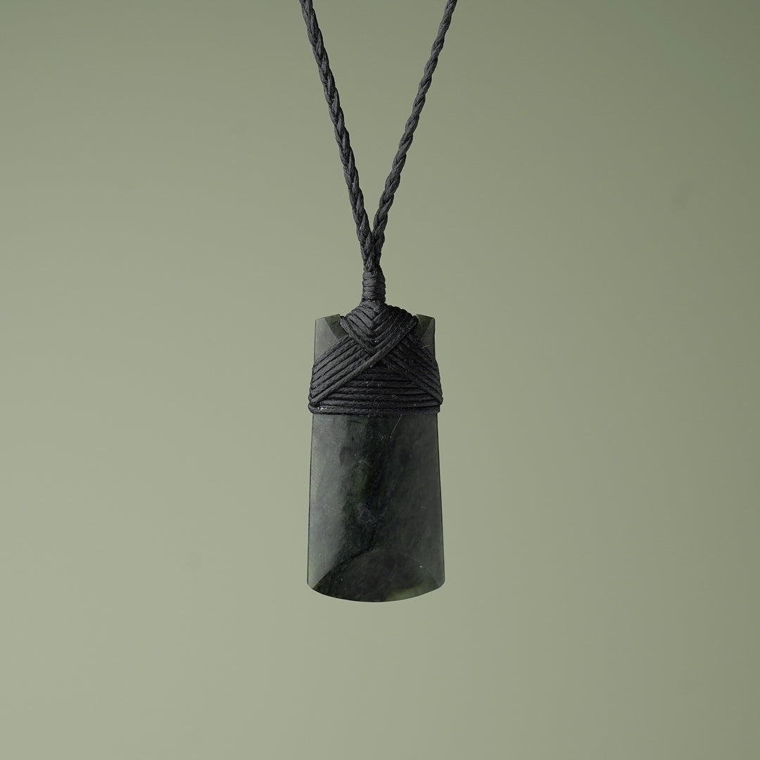 Small Pounamu Toki, Black Binding