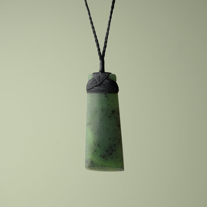 Large Kahurangi Pounamu Toki, Black Binding