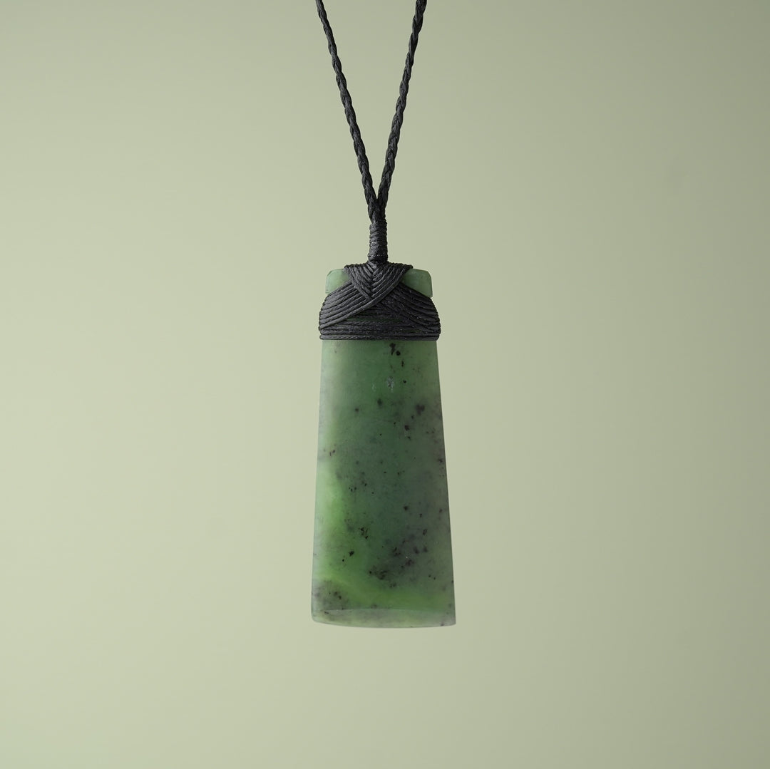 Large Kahurangi Pounamu Toki, Black Binding