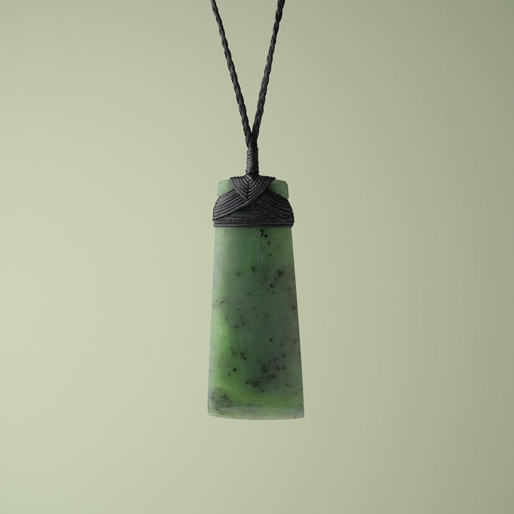 Large Kahurangi Pounamu Toki, Black Binding