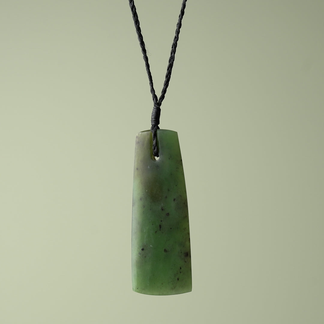 Large Kawakawa Pounamu Toki, Black Binding