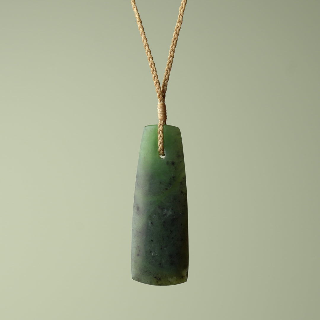 Large Kawakawa Pounamu Toki, Tan Binding