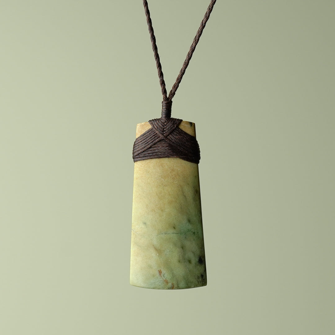 Medium Raukaraka Pounamu Toki