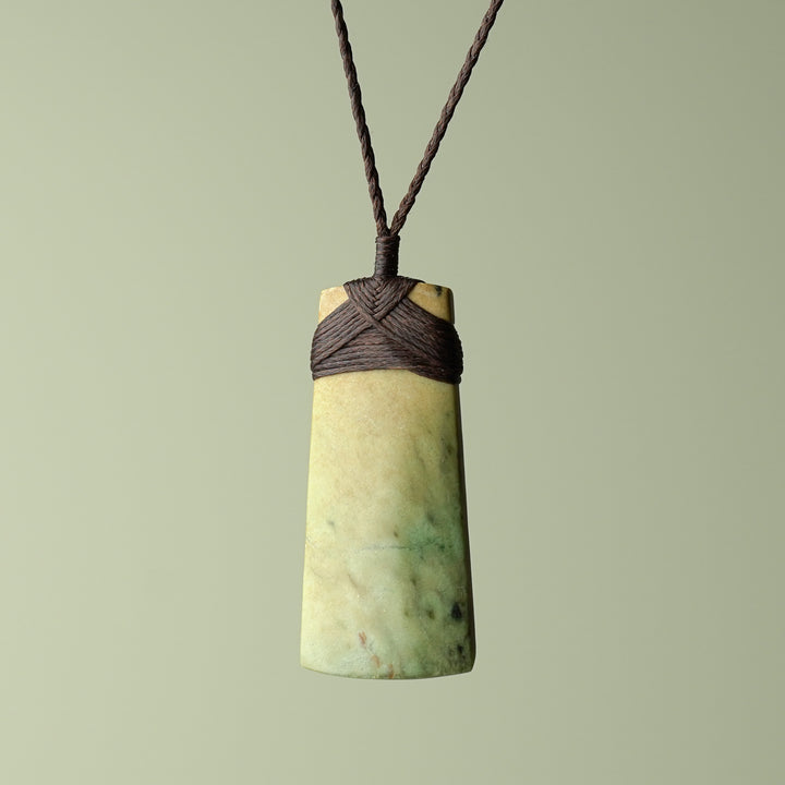 Medium Raukaraka Pounamu Toki