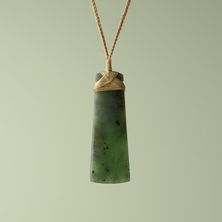 Large Kahurangi Pounamu Toki, Tan Binding