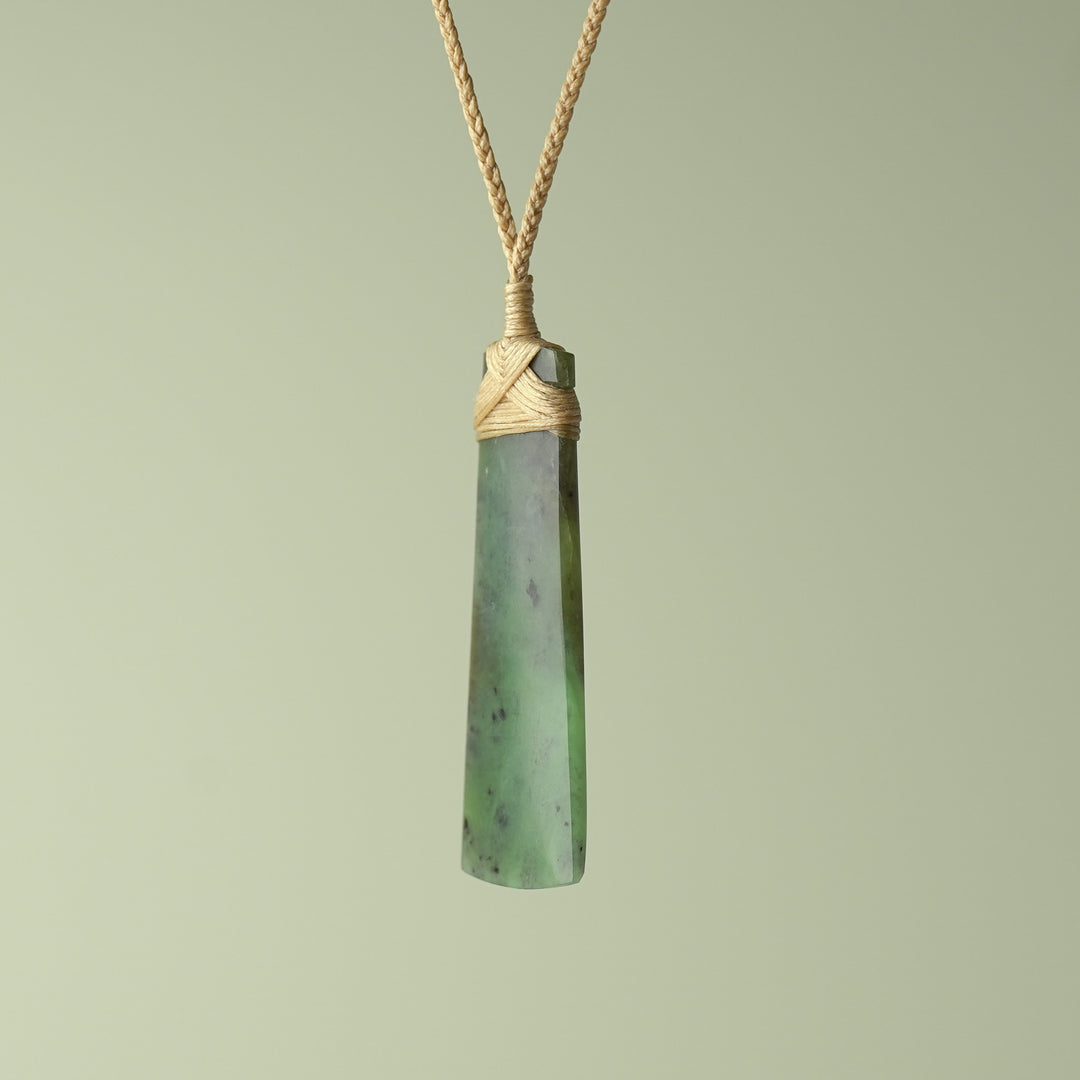 Large Kahurangi Pounamu Toki, Tan Binding