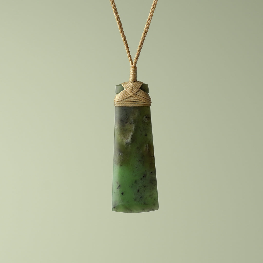 Large Kahurangi Pounamu Toki, Tan Binding