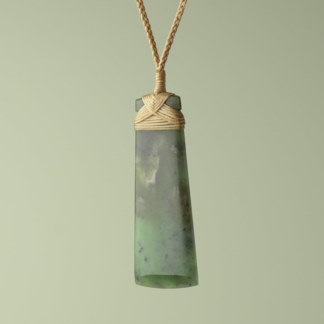 Large Kahurangi Pounamu Toki, Tan Binding