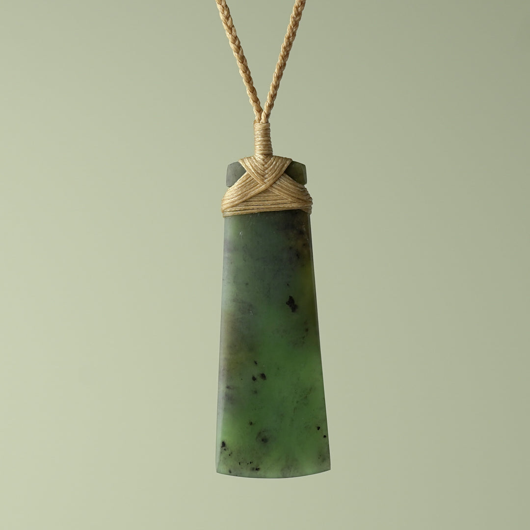 Large Kahurangi Pounamu Toki, Tan Binding