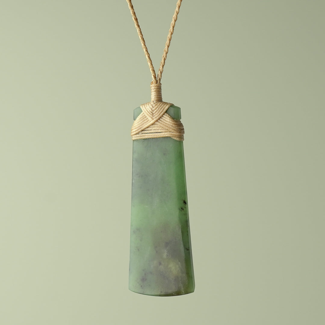 Large Kahurangi Pounamu Toki, Tan Binding