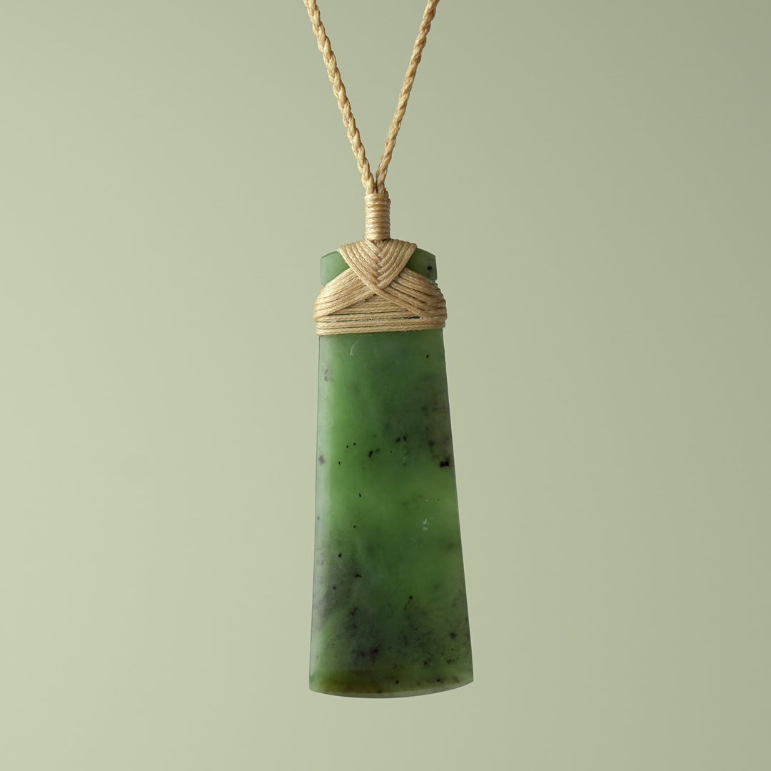 Large Kahurangi Pounamu Toki, Tan Binding