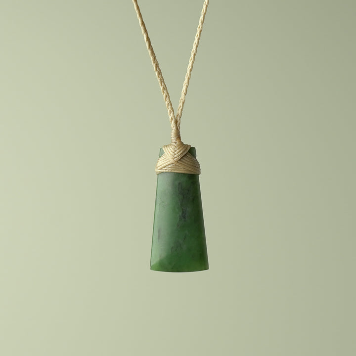 Small Greenstone Toki, Tan Binding