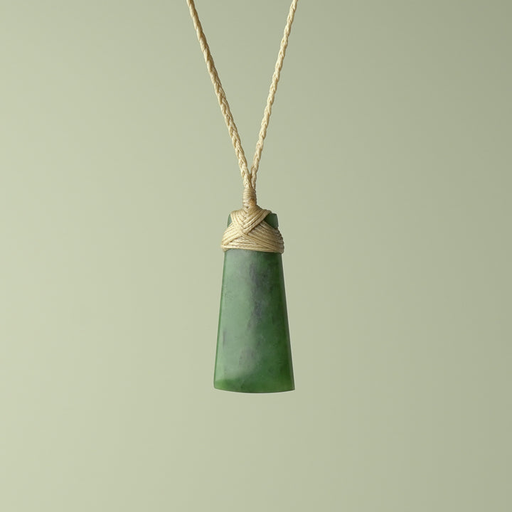 Small Greenstone Toki, Tan Binding