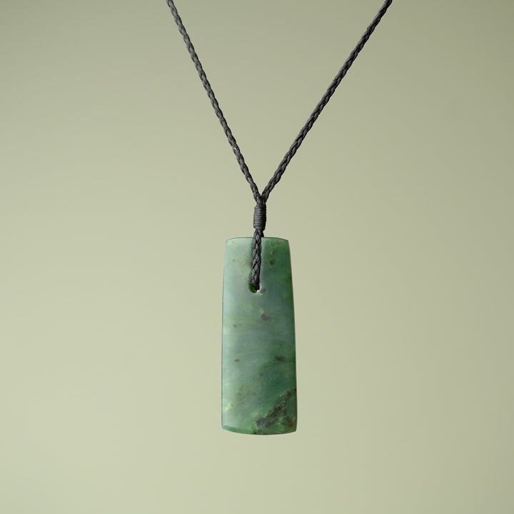 Medium Kahurangi Pounamu Toki, Black Binding