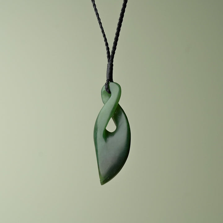 Large Kawakawa Pounamu Pikorua, Black Binding