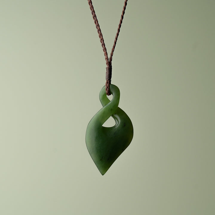 Large Kawakawa Pounamu Pikorua, Brown Binding