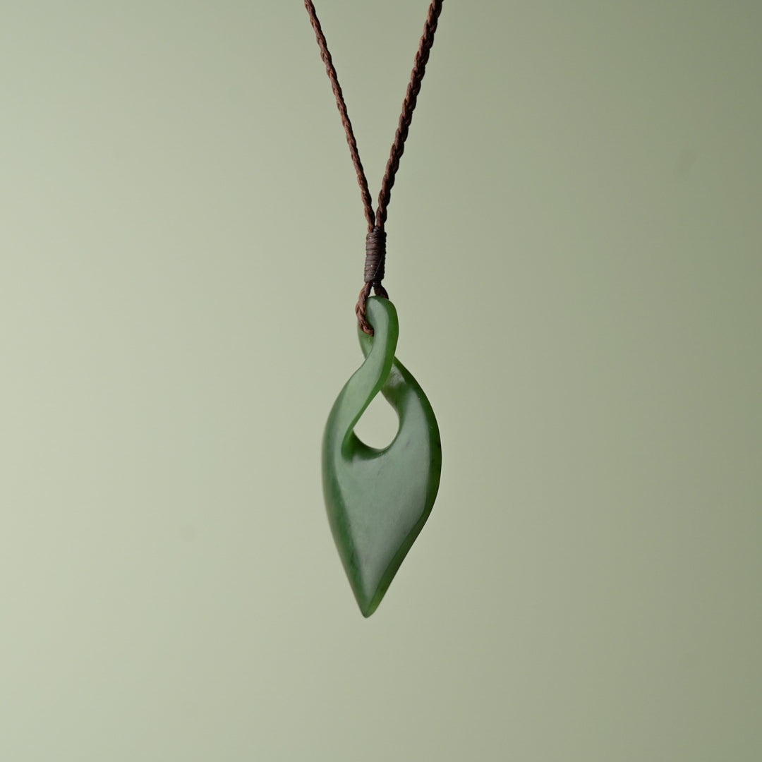 Large Kawakawa Pounamu Pikorua, Brown Binding