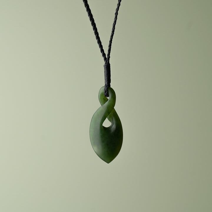 Small Kawakawa Pounamu Pikorua, Black Binding