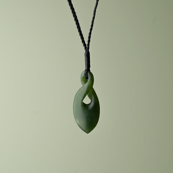 Small Kawakawa Pounamu Pikorua, Black Binding