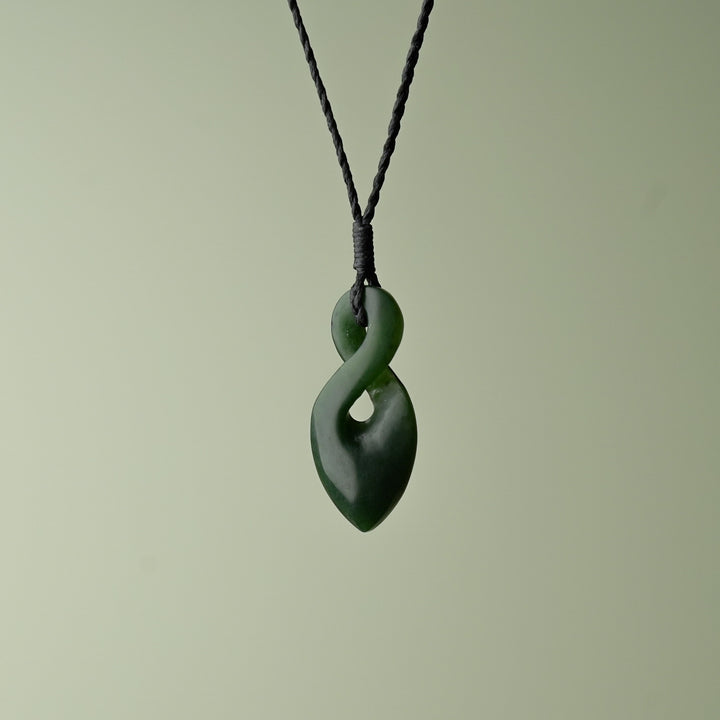 Small Kawakawa Pounamu Pikorua, Black Binding