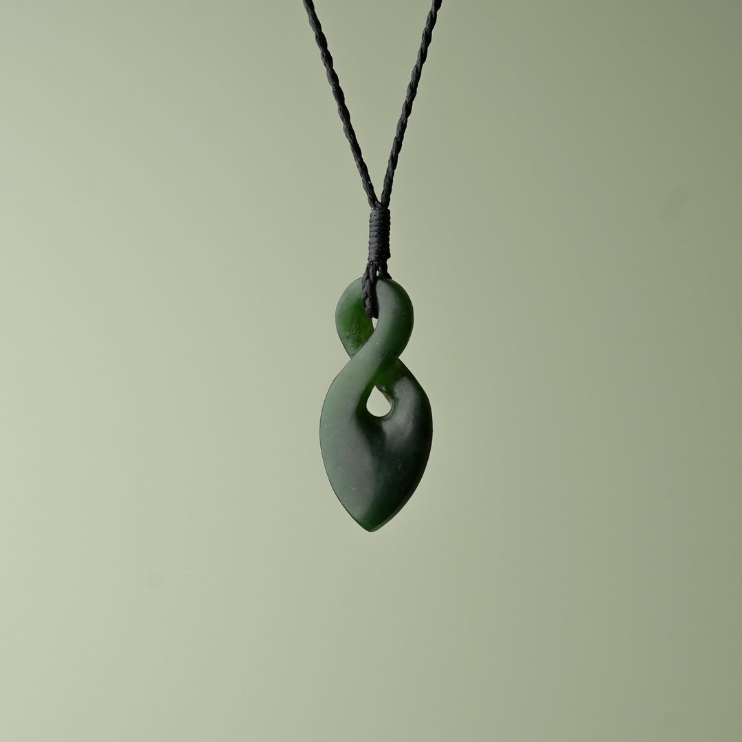 Small Kawakawa Pounamu Pikorua, Black Binding