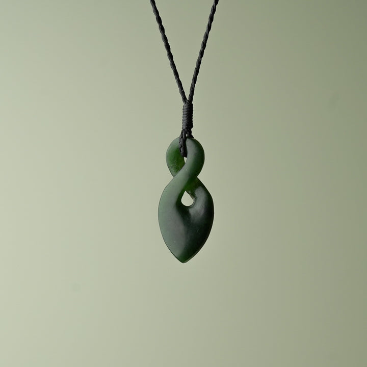 Small Kawakawa Pounamu Pikorua, Black Binding