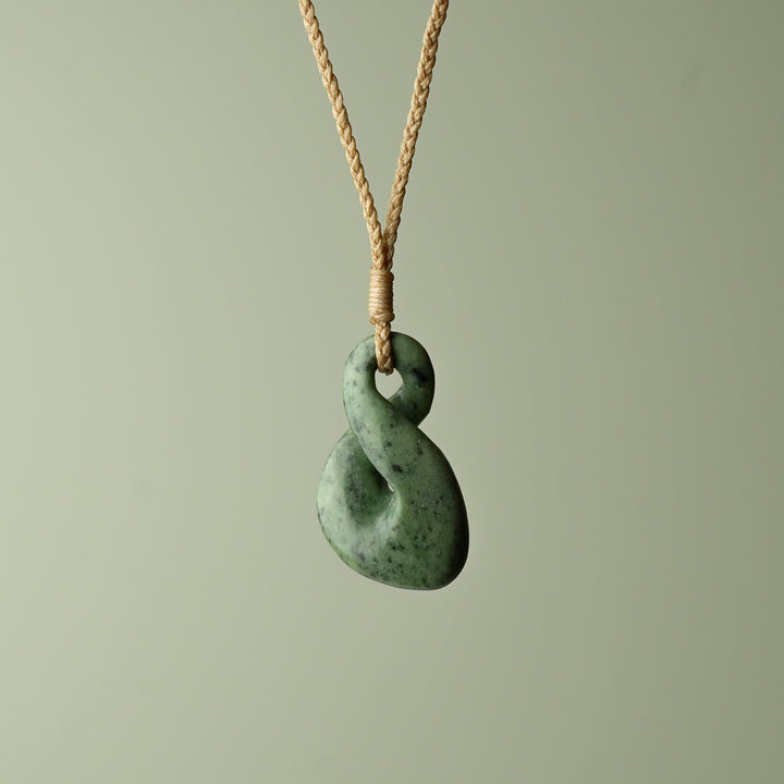 Small Kokopu Pounamu Pikorua, Tan Binding