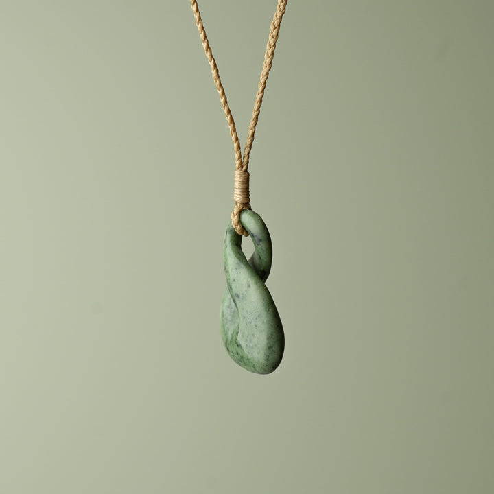 Small Kokopu Pounamu Pikorua, Tan Binding