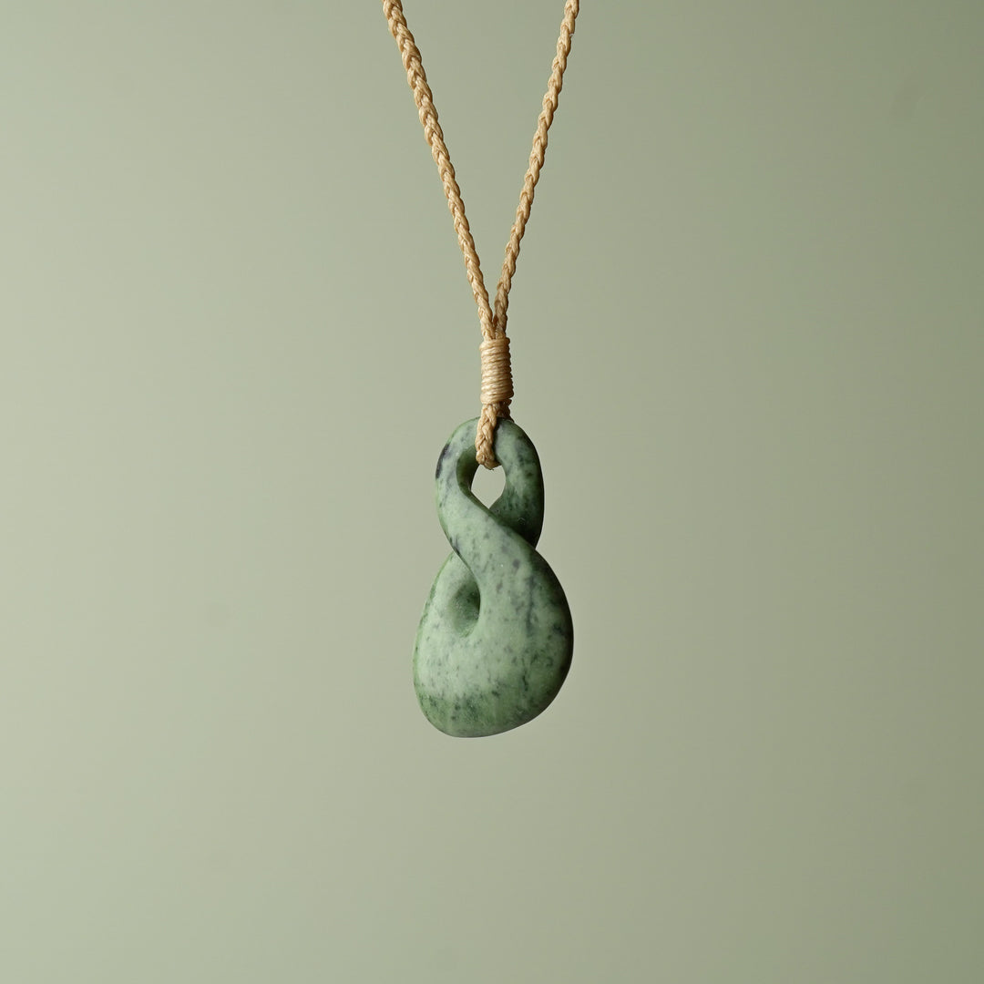 Small Kokopu Pounamu Pikorua, Tan Binding