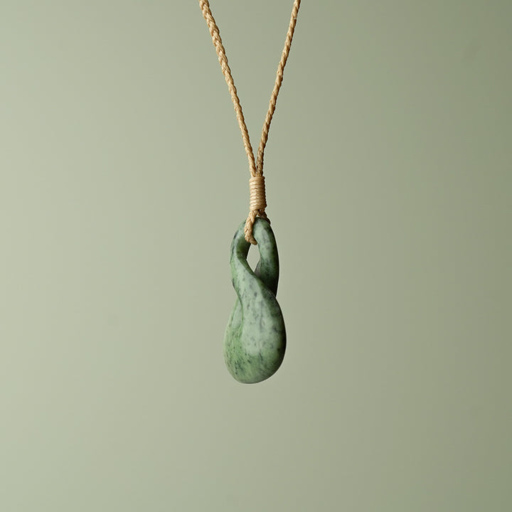 Small Kokopu Pounamu Pikorua, Tan Binding